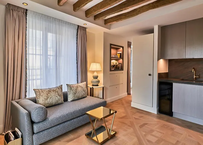 Maison Barriere Vendome 5*